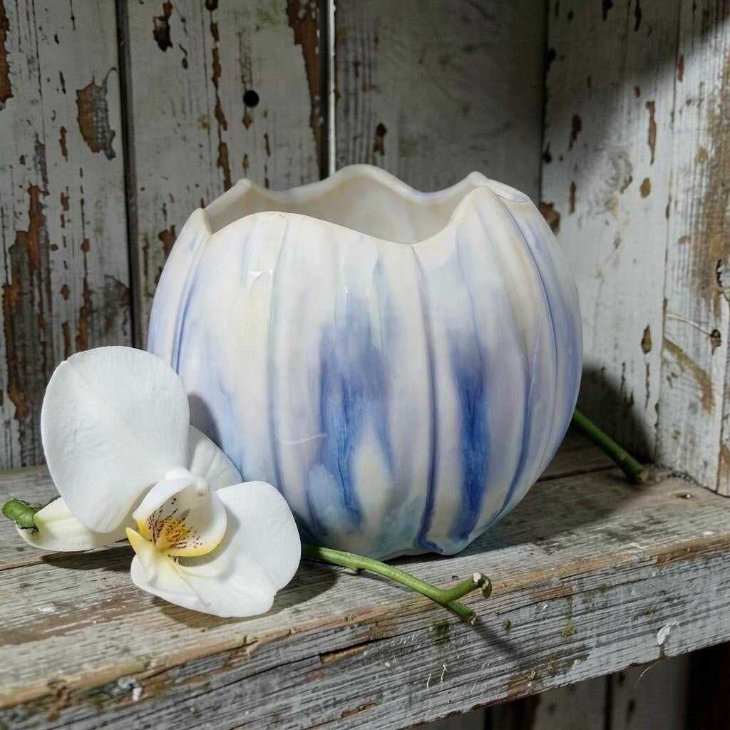 Porcelain vase - seconds